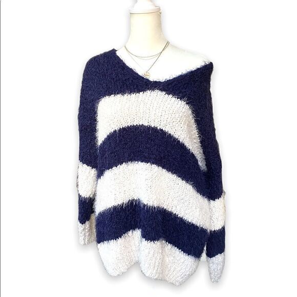 Dreamers Eyelash Chenille White And Navy Stripe Fuzzy Sweater (NWOT) - Picture 4 of 14